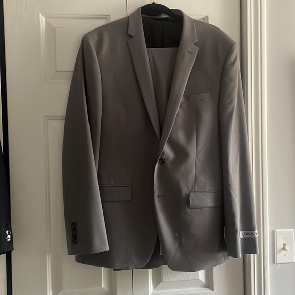 Brand new with tags dkny suit - Picture 1 of 4